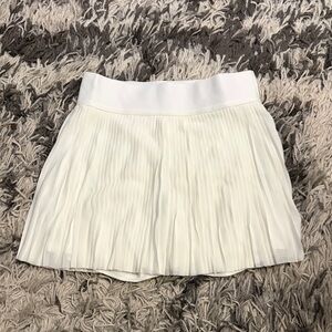 Vanilla Star White Pleated Mini Skirt